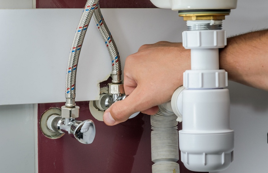 temporarily-fix-a-water-leak-thehomesblog